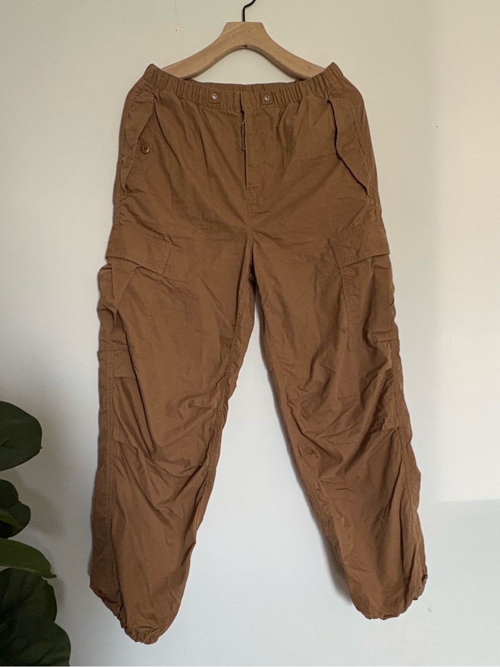 Aritzia TNA Cargo Pants in Brown - Comfortable Everyday Wear